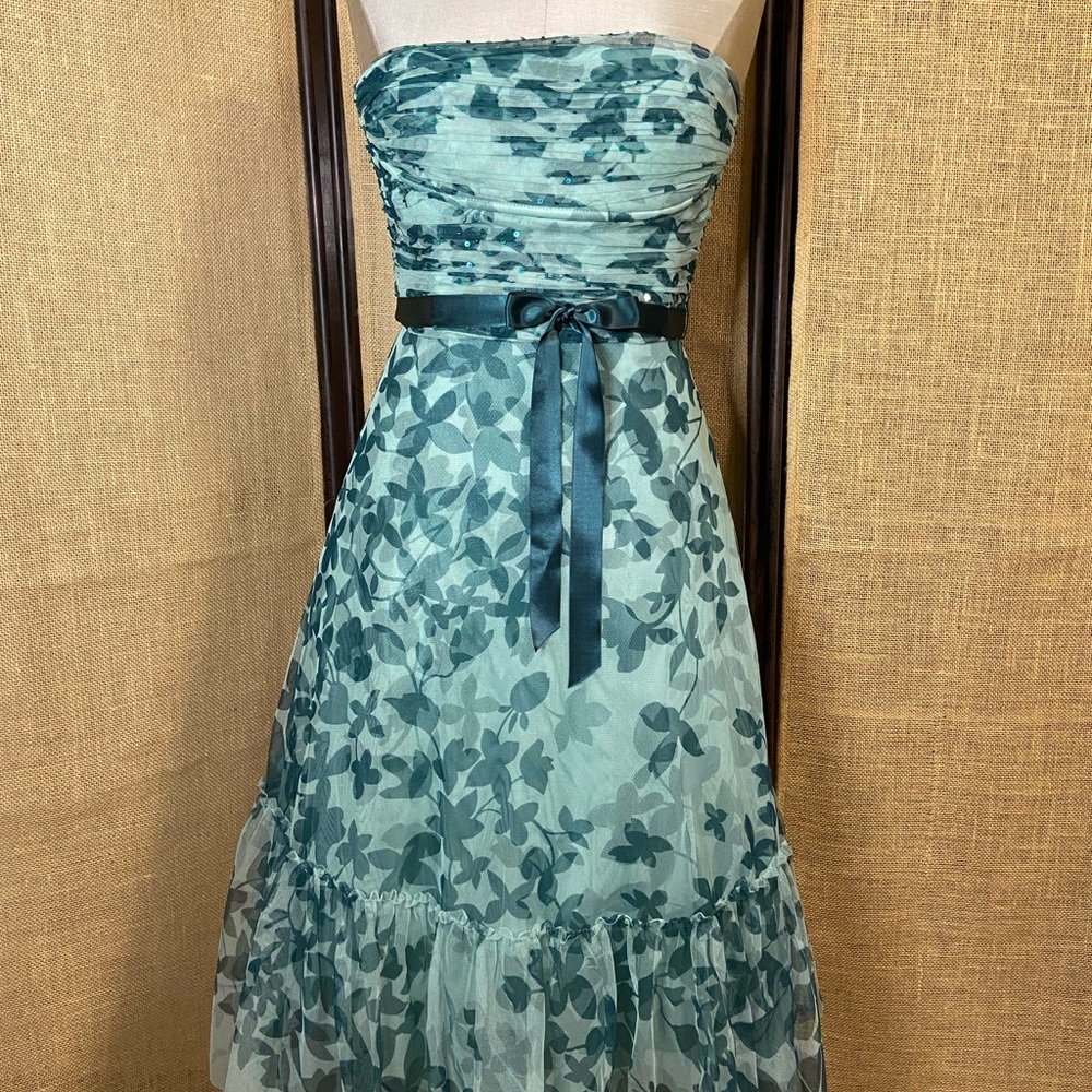 BCBG MAXAZRIA Teal Floral Strapless Mesh Tulle sweetheart dress w/sequin bodice.